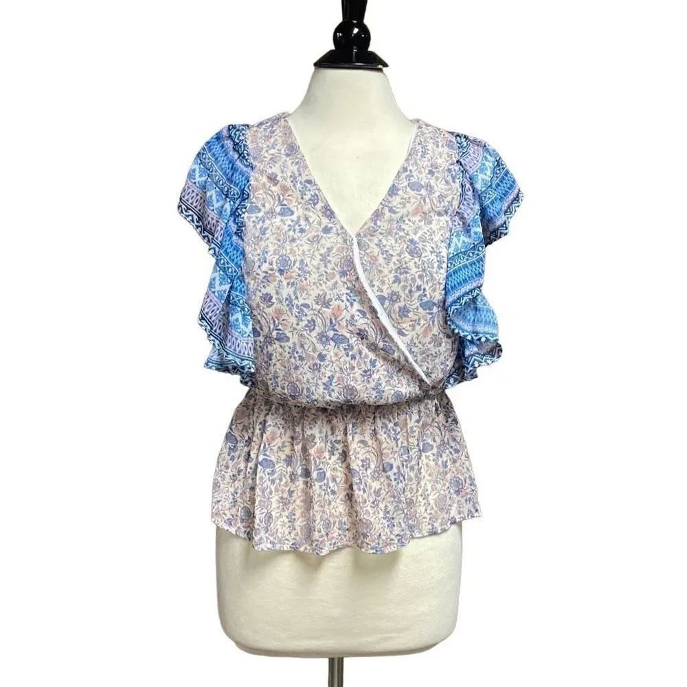 Love Colette Floral Flutter Sleeve Top Size Medium NEW